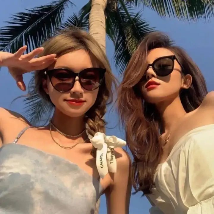 有很多蛋的公鸡